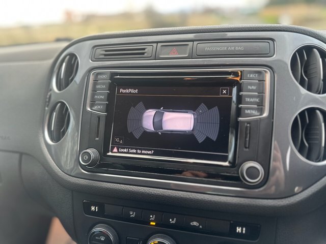 2016 VOLKSWAGEN TIGUAN 2.0 TDI BlueMotion Tech Match Edition SUV 5dr Diesel Manual 2WD Euro 6 (s/s) (150 ps) - Photo 12