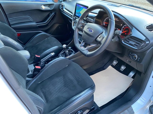 2018 FORD FIESTA - Photo 2