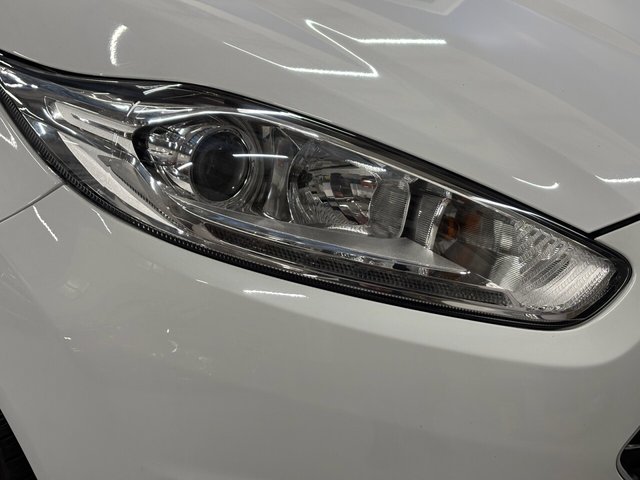 2016 Ford Fiesta 1L Zetec White Edition 5dr - Photo 9