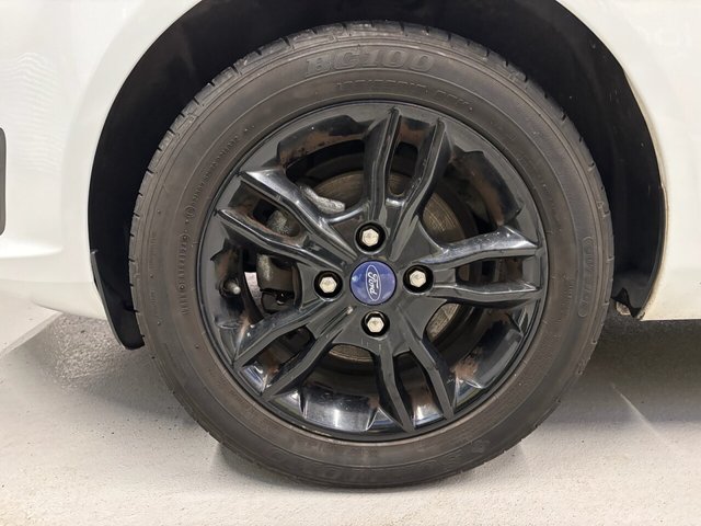 2016 Ford Fiesta 1L Zetec White Edition 5dr - Photo 12