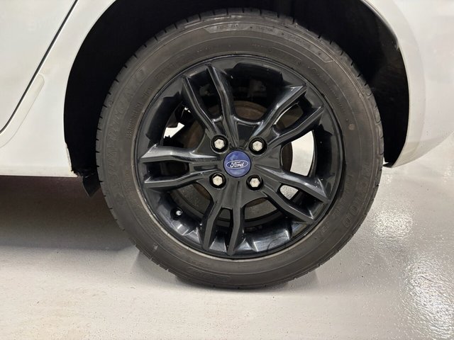 2016 Ford Fiesta 1L Zetec White Edition 5dr - Photo 11