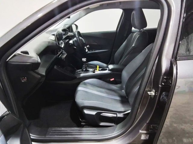 2020 PEUGEOT 2008 - Photo 3