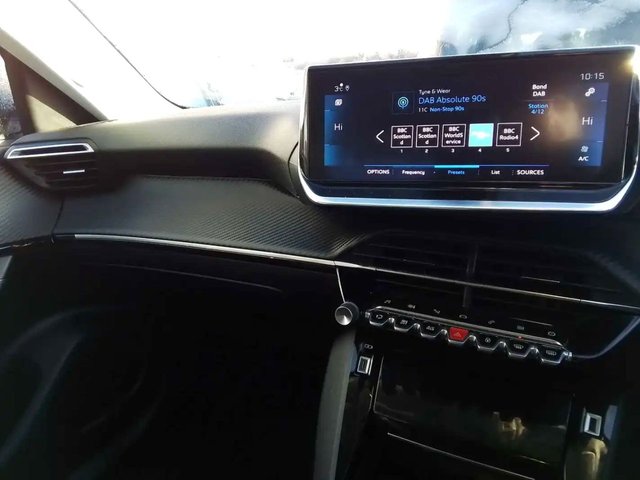 2020 PEUGEOT 2008 - Photo 4