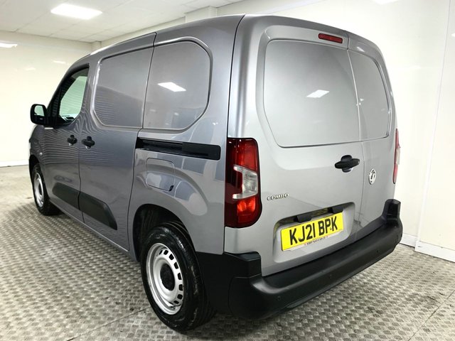 2021 Vauxhall Combo 1.5L Edition 4dr - Photo 2