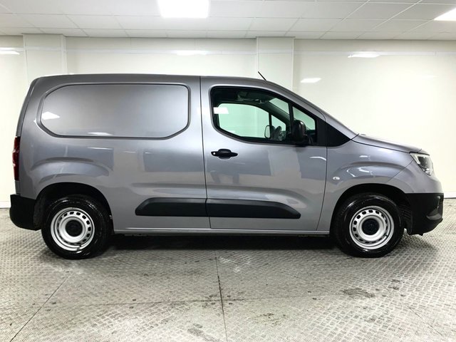 2021 Vauxhall Combo 1.5L Edition 4dr - Photo 3