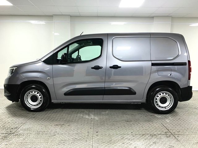 2021 Vauxhall Combo 1.5L Edition 4dr - Photo 4
