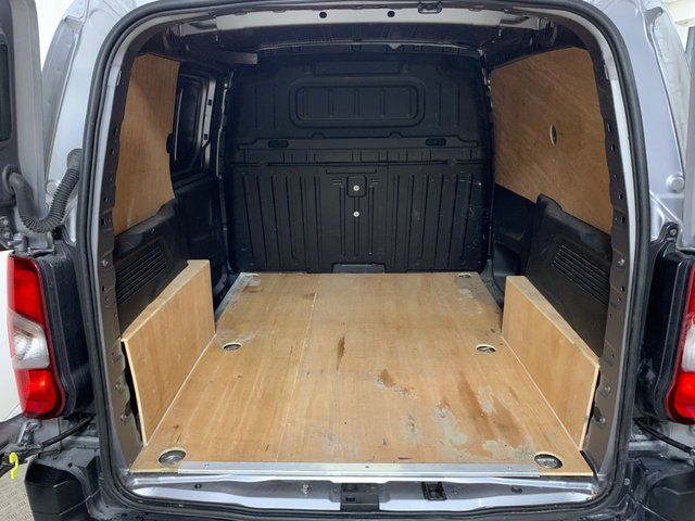 2021 Vauxhall Combo 1.5L Edition 4dr - Photo 5