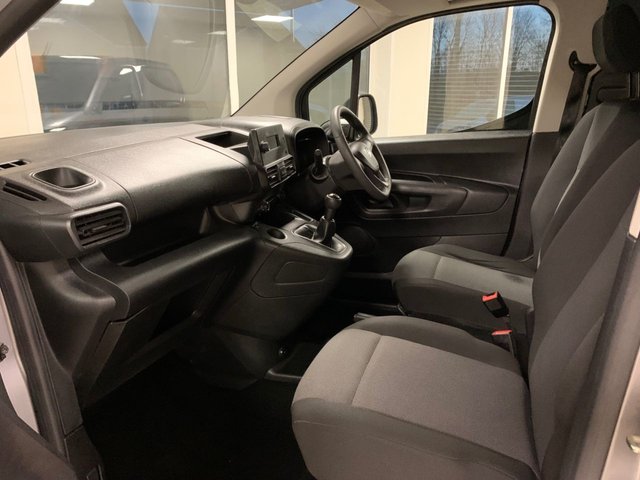 2021 Vauxhall Combo 1.5L Edition 4dr - Photo 6
