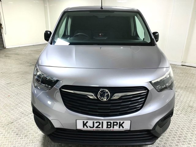 2021 Vauxhall Combo 1.5L Edition 4dr - Photo 9