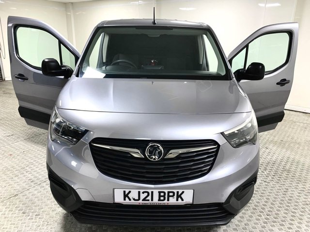 2021 Vauxhall Combo 1.5L Edition 4dr - Photo 10