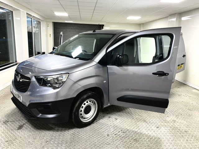 2021 Vauxhall Combo 1.5L Edition 4dr - Photo 11