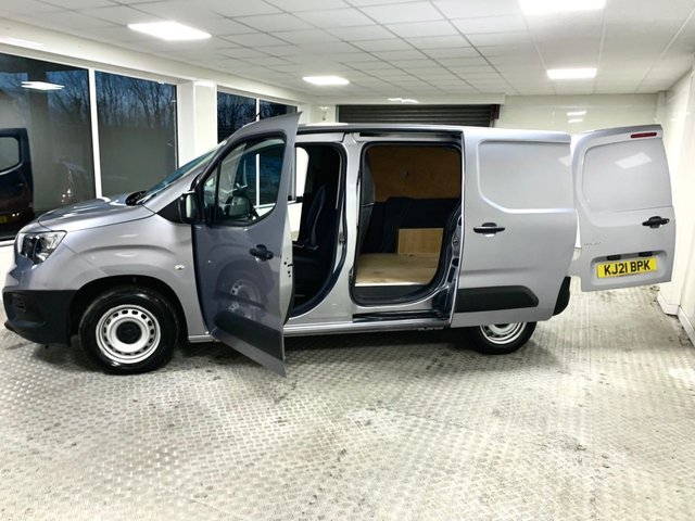 2021 Vauxhall Combo 1.5L Edition 4dr - Photo 12