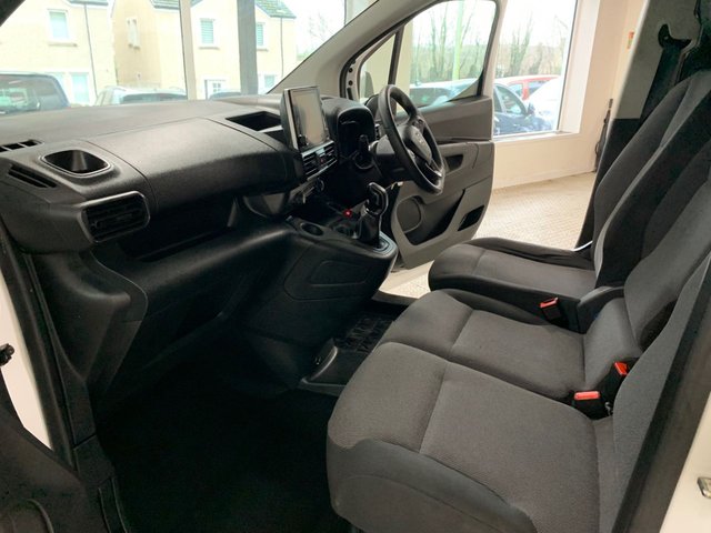 2021 Vauxhall Combo 1.5L Sportive 4dr - Photo 6