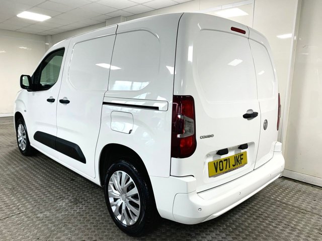 2021 Vauxhall Combo 1.5L Sportive 4dr - Photo 10