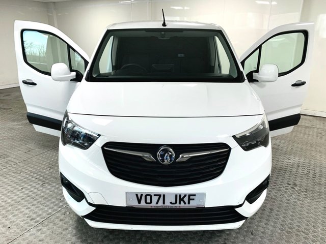 2021 Vauxhall Combo 1.5L Sportive 4dr - Photo 11
