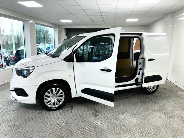 2021 Vauxhall Combo 1.5L Sportive 4dr - Photo 12