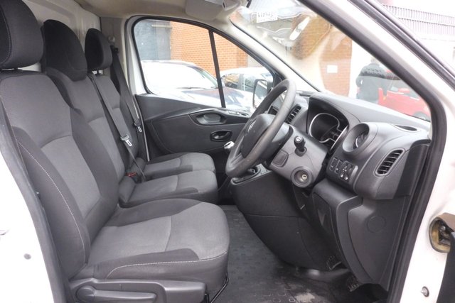 2021 RENAULT TRAFIC - Photo 4