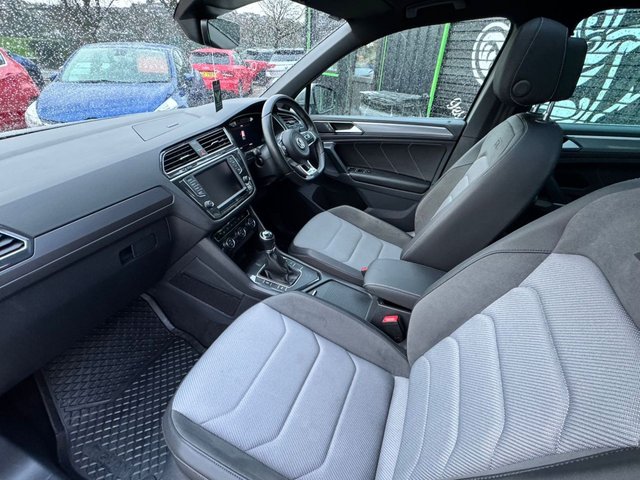 2017 VOLKSWAGEN TIGUAN 2.0 TDI BlueMotion Tech R-Line SUV 5dr Diesel Manual Euro 6 (s/s) (150 ps) - Photo 11
