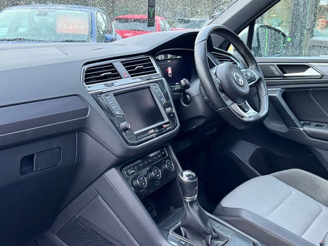 2017 VOLKSWAGEN TIGUAN 2.0 TDI BlueMotion Tech R-Line SUV 5dr Diesel Manual Euro 6 (s/s) (150 ps) - Photo 10