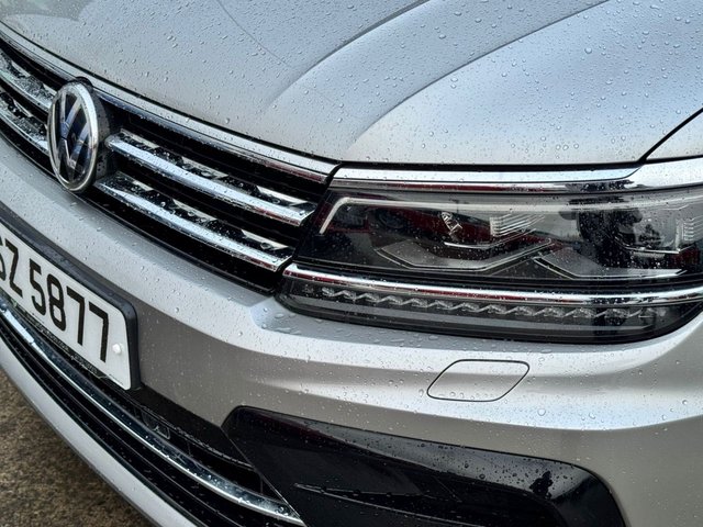 2017 VOLKSWAGEN TIGUAN 2.0 TDI BlueMotion Tech R-Line SUV 5dr Diesel Manual Euro 6 (s/s) (150 ps) - Photo 9