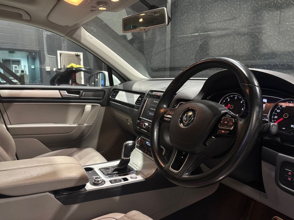 USED 2014 63 VOLKSWAGEN TOUAREG 3.0 TDI V6 BlueMotion Tech R-Line SUV 5dr Diesel Tiptronic 4WD Euro 5 (s/s) (245 ps) 
