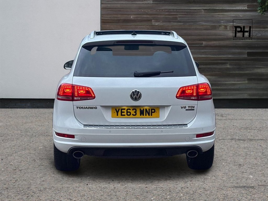 USED 2014 63 VOLKSWAGEN TOUAREG 3.0 TDI V6 BlueMotion Tech R-Line SUV 5dr Diesel Tiptronic 4WD Euro 5 (s/s) (245 ps) 