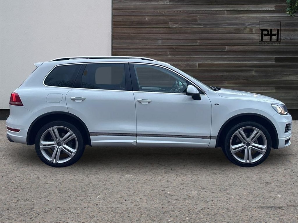 USED 2014 63 VOLKSWAGEN TOUAREG 3.0 TDI V6 BlueMotion Tech R-Line SUV 5dr Diesel Tiptronic 4WD Euro 5 (s/s) (245 ps) 