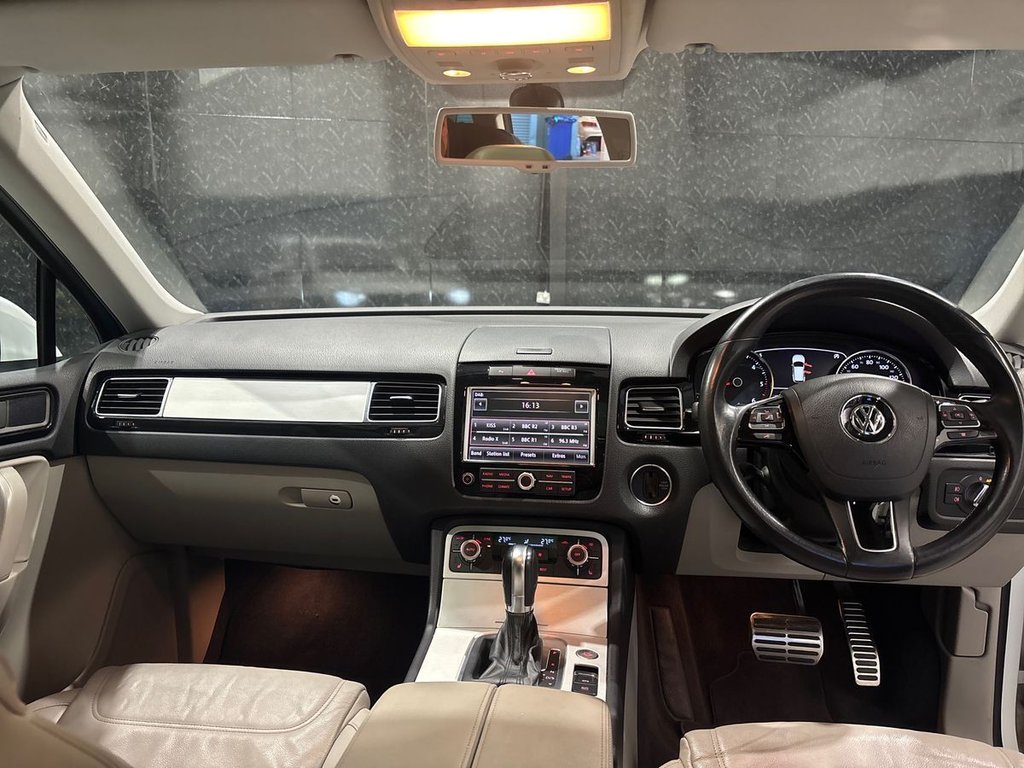USED 2014 63 VOLKSWAGEN TOUAREG 3.0 TDI V6 BlueMotion Tech R-Line SUV 5dr Diesel Tiptronic 4WD Euro 5 (s/s) (245 ps) 