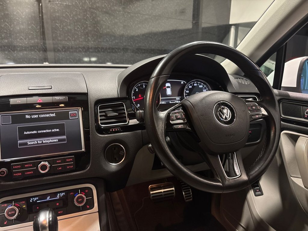 USED 2014 63 VOLKSWAGEN TOUAREG 3.0 TDI V6 BlueMotion Tech R-Line SUV 5dr Diesel Tiptronic 4WD Euro 5 (s/s) (245 ps) 