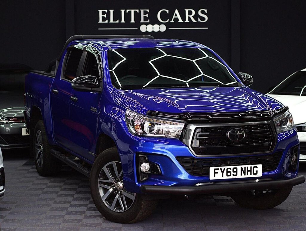 USED 2019 69 TOYOTA HI-LUX 2.4 D-4D Invincible X Pickup Double Cab 4dr Diesel Auto 4WD Euro 6 (s/s) (TSS) (150 ps) 
