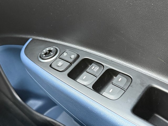 2016 HYUNDAI I10 1.2 SE Hatchback 5dr Petrol Auto Euro 6 (87 ps) - Photo 12