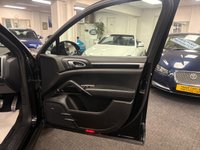 USED 2015 15 PORSCHE CAYENNE 3.0 V6 E-Hybrid S SUV 5dr Petrol Plug-in Hybrid TiptronicS 4WD Euro 6 (s/s) (416 ps) ****BINGLEY, WEST YORKSHIRE, YOU&rsquo;RE CARING AND FRIENDLY APPROACHABLE USED CAR DEALER****