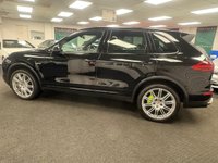USED 2015 15 PORSCHE CAYENNE 3.0 V6 E-Hybrid S SUV 5dr Petrol Plug-in Hybrid TiptronicS 4WD Euro 6 (s/s) (416 ps) ****BINGLEY, WEST YORKSHIRE, YOU&rsquo;RE CARING AND FRIENDLY APPROACHABLE USED CAR DEALER****