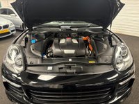 USED 2015 15 PORSCHE CAYENNE 3.0 V6 E-Hybrid S SUV 5dr Petrol Plug-in Hybrid TiptronicS 4WD Euro 6 (s/s) (416 ps) ****BINGLEY, WEST YORKSHIRE, YOU&rsquo;RE CARING AND FRIENDLY APPROACHABLE USED CAR DEALER****