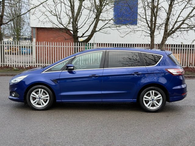 2017 Ford S-Max 2L Titanium 5dr - Photo 4
