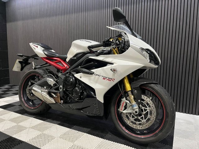 View our TRIUMPH DAYTONA 675