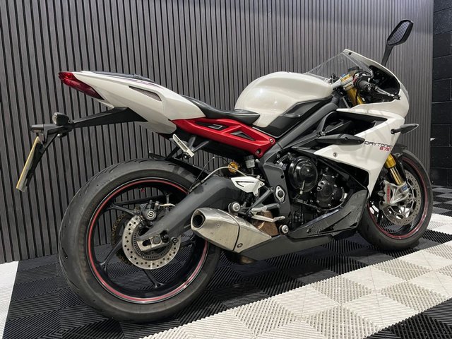 View our TRIUMPH DAYTONA 675