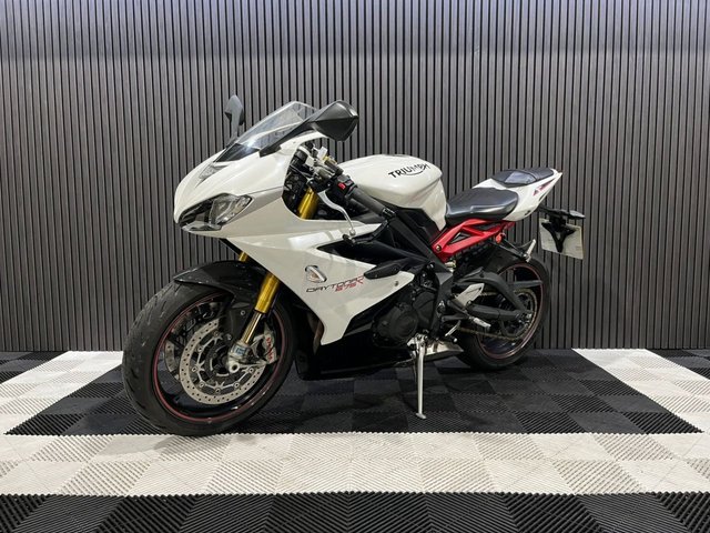 View our TRIUMPH DAYTONA 675