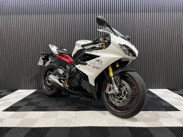 View our TRIUMPH DAYTONA 675