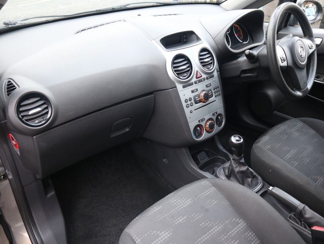 2013 Vauxhall Corsa 1.3L Exclusiv 5dr - Photo 11