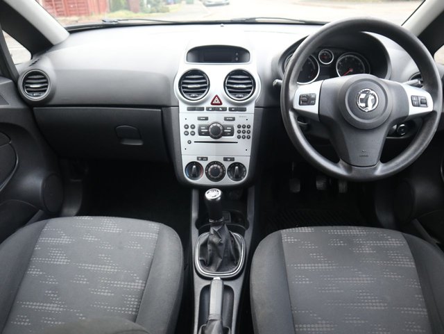 2013 Vauxhall Corsa 1.3L Exclusiv 5dr - Photo 2