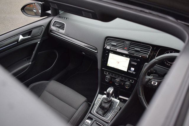 2017 Volkswagen Golf 2L R 5dr - Photo 8