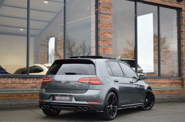 2017 Volkswagen Golf 2L R 5dr - Photo 2