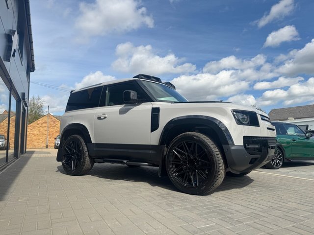 View our LAND ROVER DEFENDER 90
