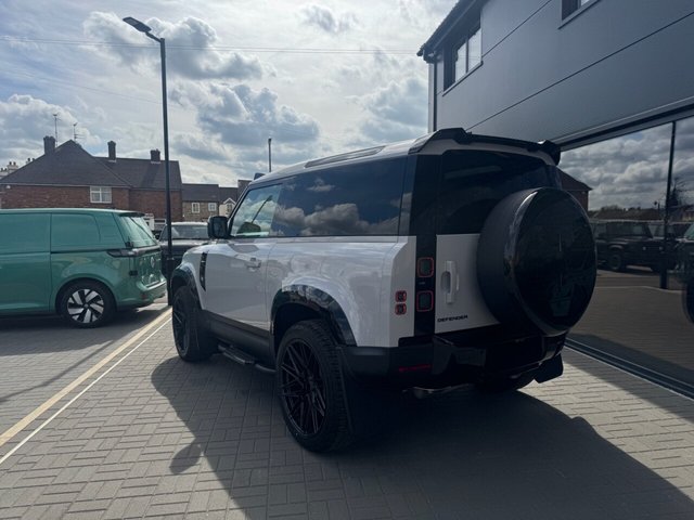 View our LAND ROVER DEFENDER 90