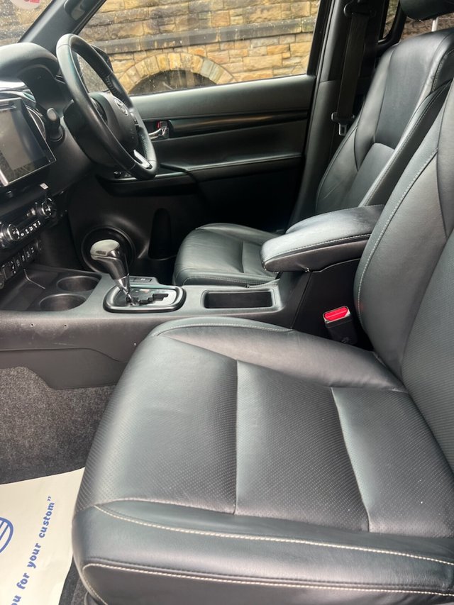 2019 TOYOTA HI-LUX 2.4 D-4D Invincible X Pickup Double Cab 4dr Diesel Auto 4WD Euro 6 (TSS, 3.5t) (150 ps) - Photo 11