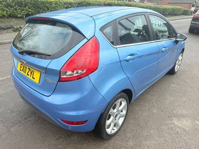 2011 FORD FIESTA - Photo 3
