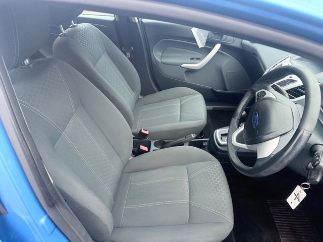 2011 FORD FIESTA - Photo 11