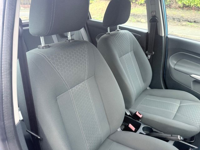 2011 FORD FIESTA - Photo 12