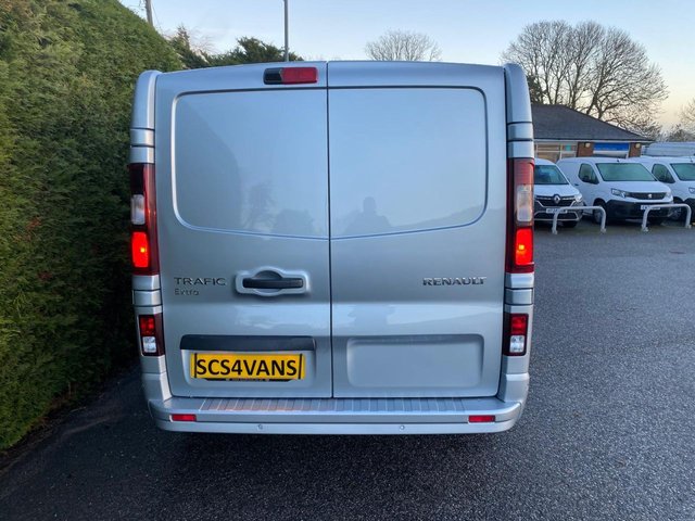 2026 RENAULT TRAFIC - Photo 9